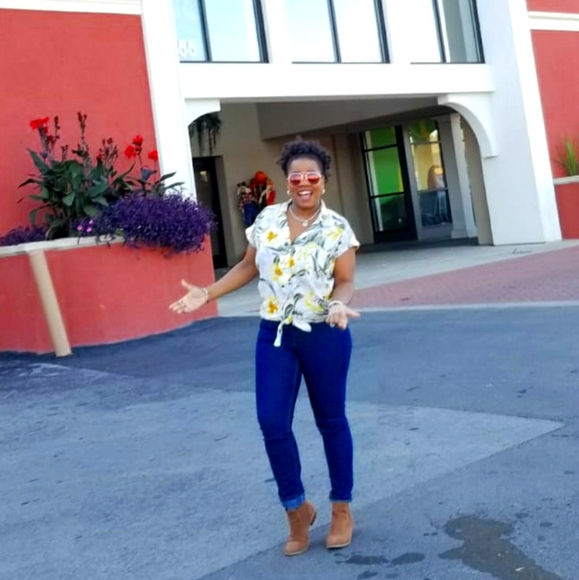 Meet your Posher, Darli's - Picture 2 of 4